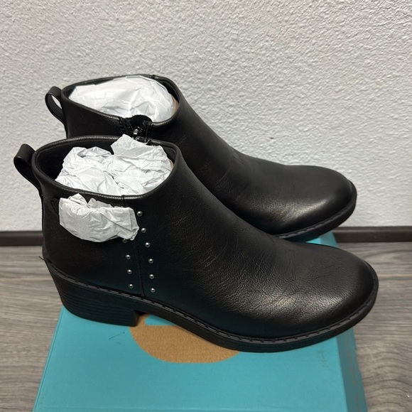 Bzees Women's Other Half Bootie - Picture 4 of 6